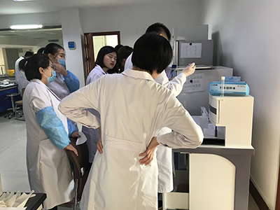 山東國康回訪購買醫用微量元素檢測儀的客戶